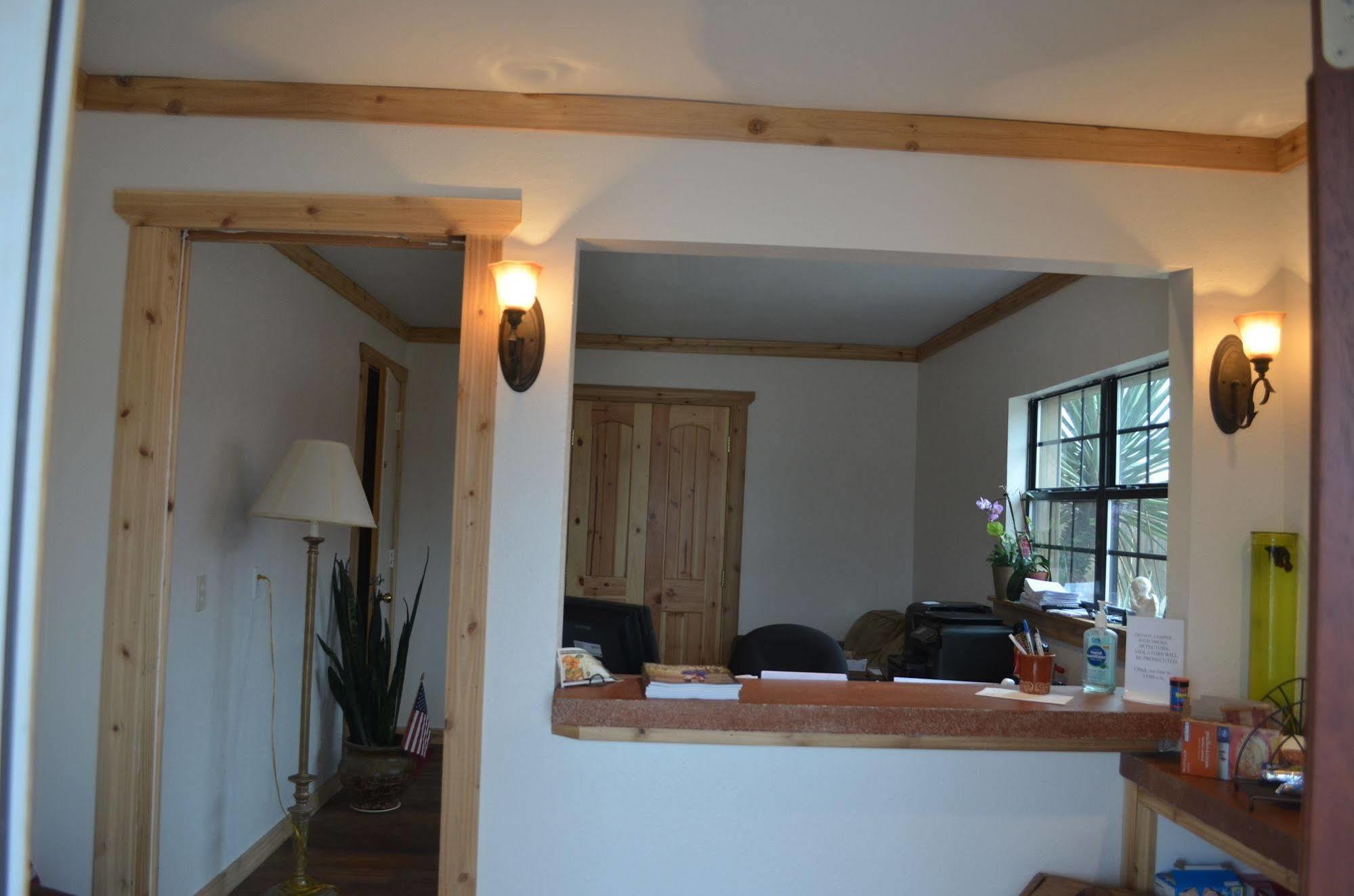 Granbury Inn And Suites Kültér fotó
