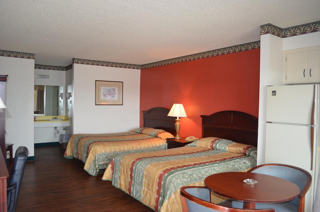 Granbury Inn And Suites Szoba fotó