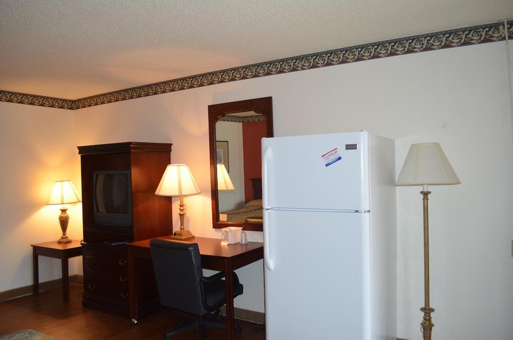 Granbury Inn And Suites Szoba fotó